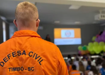 Defesa Civil promove simulado de evacuação na Escola Erwin Prade em Timbó