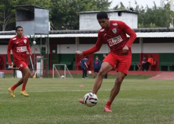 Jovens da base da Portuguesa reforçam treino do time profissional