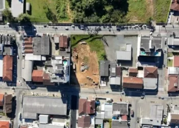 Indaial implementa mudanças no trânsito durante obras de drenagem na Rua Maria Simão