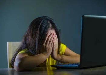 Se sentir estressado ao assistir à partida em que você apostou: isso é normal?