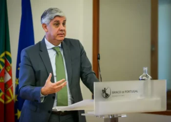 Centeno vai manter-se em funções no BdP até à entrada de Álvaro Santos Pereira