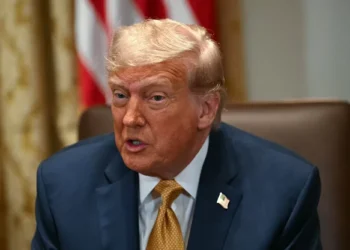 Trump fica irritado ao ser questionado sobre Jeffrey Epstein: ‘Ainda falam desse asqueroso?’