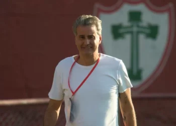 Bourgeois lamenta eliminação da Lusa e promete aprender com os erros