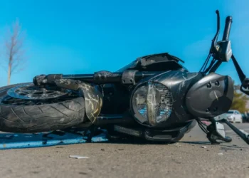 Motociclista fica ferido após bater em cabeceira de ponte em Apiúna