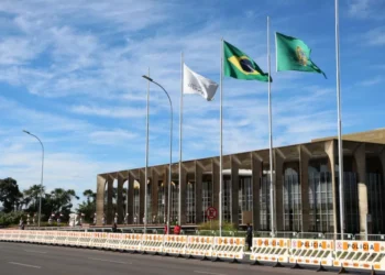 Itamaraty expressa ‘profunda indignação’ à embaixada dos EUA por ameaças contra Alexandre de Moraes