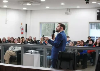 Câmara de Blumenau reforça defesa digital com palestra sobre segurança cibernética
