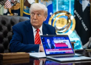 Trump pode distribuir parte do dinheiro do ‘tarifaço’ para americanos de baixa e média renda