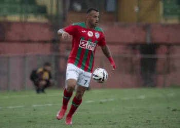 Igor Torres negocia saída da Lusa para jogar a Série C pelo Caxias-RS