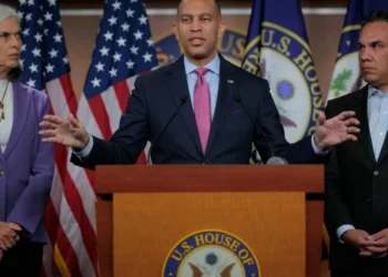 Paralisação orçamentária nos EUA se agrava com rejeição no Senado e demissões iminentes