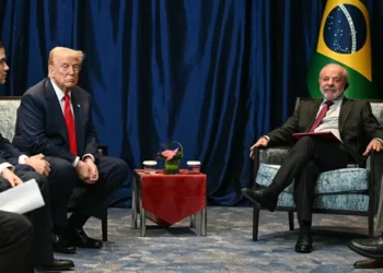 Trump parabeniza Lula por 80 anos após reunião na Malásia
