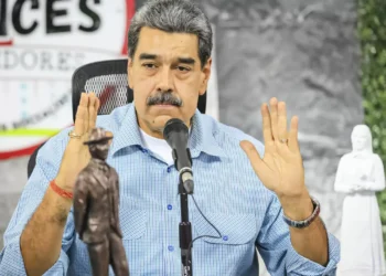 ‘Estão inventando uma guerra’, diz Maduro ante mobilização militar dos EUA