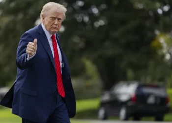 Trump anuncia tarifa de 100% contra a China e reacende temor de guerra comercial global