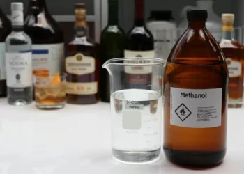Alerta do Procon/SC: Consumidores devem ficar atentos a bebidas alcoólicas adulteradas com metanol