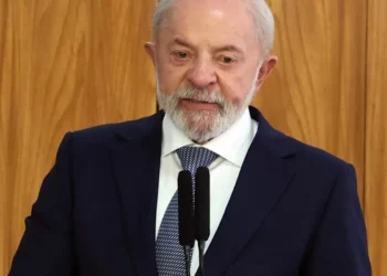 Derrubada de MP é derrota imposta ao povo brasileiro, diz Lula