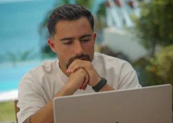 Há uma nova app de encontros: a portuguesa Eight diz que oito minutos chegam para perceber se “há química”