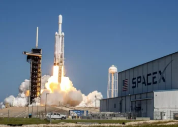 Nasa buscará empresas para competir com SpaceX em projeto de missão lunar após empresa de Musk atrasar cronograma