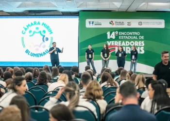Câmara Mirim de Blumenau participa do 14º Encontro Estadual dos Vereadores Mirins