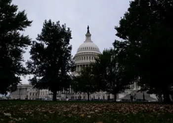 Paralisação do governo Trump entra em vigor após Congresso rejeitar orçamento