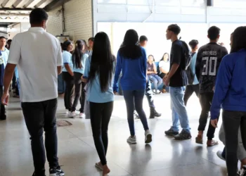 Estudantes do Pé-de-Meia podem escolher como investir benefício