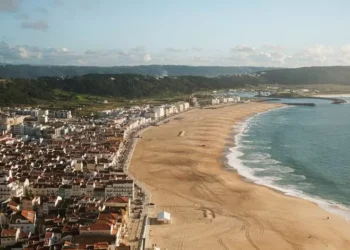 Ex-autarca da Nazaré diz que Câmara limitou-se a licenciar vivendas que estão a ser investigadas