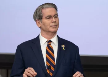 EUA apostam em cortes de tarifas e impostos para aliviar custo de vida em 2026, diz Bessent