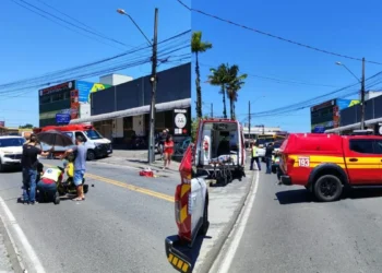 Batida frontal entre motos fecha rua no Centro de Gaspar e deixa dois homens feridos
