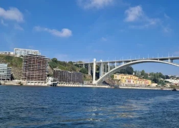 Buscas por homem desaparecido na marina da Afurada em Gaia