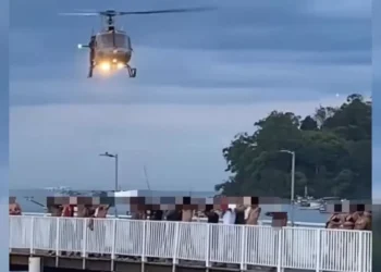 Após denúncias de uso de drogas, PM promove Operação Choque de Ordem em praia de SC