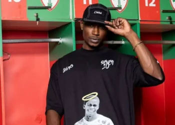 Em parceria com a Lusa, marca de roupas lança coleção em homenagem a Dener