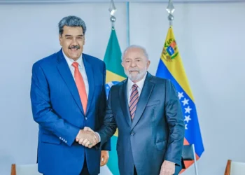 Lula tem conversa secreta com Maduro e fala sobre a paz na América do Sul