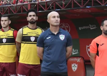 Ex-técnico da Portuguesa se aproxima de acerto com o Avaí