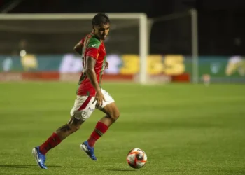 Portuguesa antecipa encerramento de contrato com Pedro Henrique