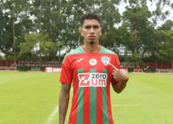 Portuguesa anuncia zagueiro Carlos Lima como novo reforço