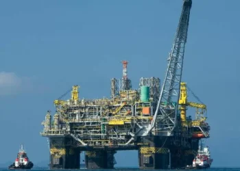 Vazamento de gás paralisa plataforma da Petrobras na Bacia de Campos