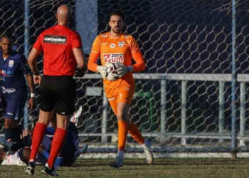 Bertinato explica rotina intensa de treinos dos goleiros da Lusa na pré-temporada