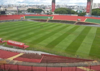 Repórter critica cabines do Canindé e gera reação de torcedores nas redes