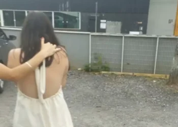 Em SC, mulher é presa suspeita de queimar a mão da enteada de 2 anos