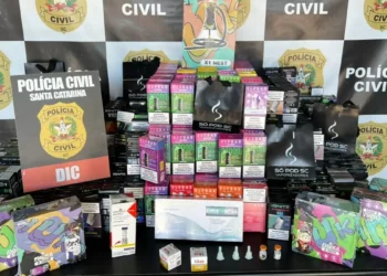 Mulher é presa em Blumenau por vender cigarros eletrônicos e medicamentos de forma ilegal