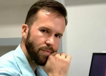 Jornalista é suspeito de matar o ex-companheiro a facadas em SC