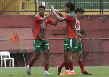 Renê celebra gols em jogo-treino e valoriza preparação da Lusa