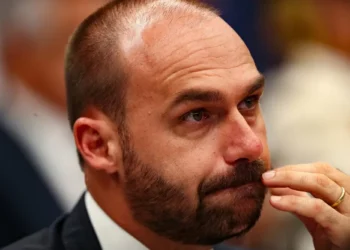 Eduardo Bolsonaro muda tom e fala em ‘otimismo’ sobre conversa Lula e Trump
