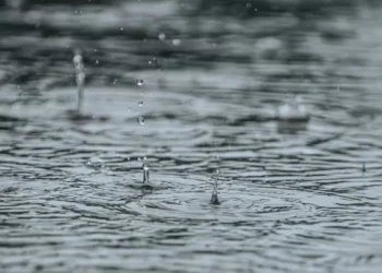 Temporais marcam a passagem de ano em SC, mas virada não tem risco