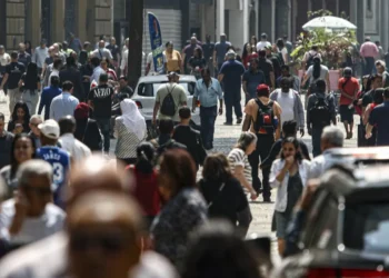 Mais de 8,6 milhões deixam pobreza; Brasil tem melhor nível desde 2012