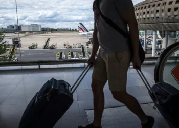 Greve nos aeroportos desconvocada. Acordos assinados dão “garantias de estabilidade”