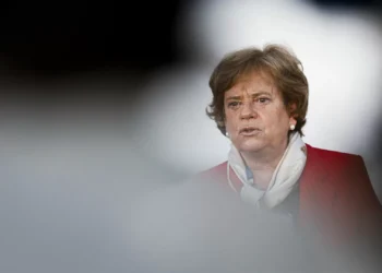 “Introdução destas regras nos aeroportos correu mal”, admite ministra