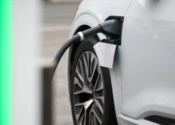 Governo anuncia 20 milhões em “cheques” para apoiar compra de carros elétricos