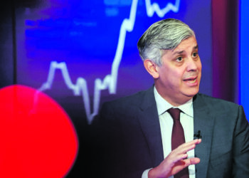 Parlamento Europeu prefere Kazaks ou Centeno como próximo vice-presidente do BCE