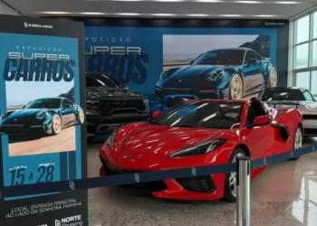 Exposição de supercarros transforma Norte Shopping Blumenau em vitrine do automobilismo