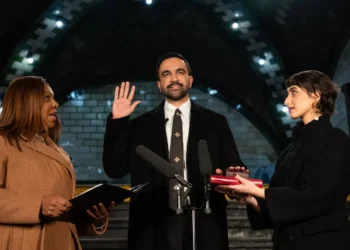 Mamdani toma posse como prefeito de Nova York e faz história na cidade