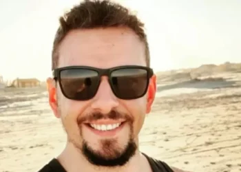 Músico morre após ser esmagado por placas de mármore em acidente de trabalho em SC